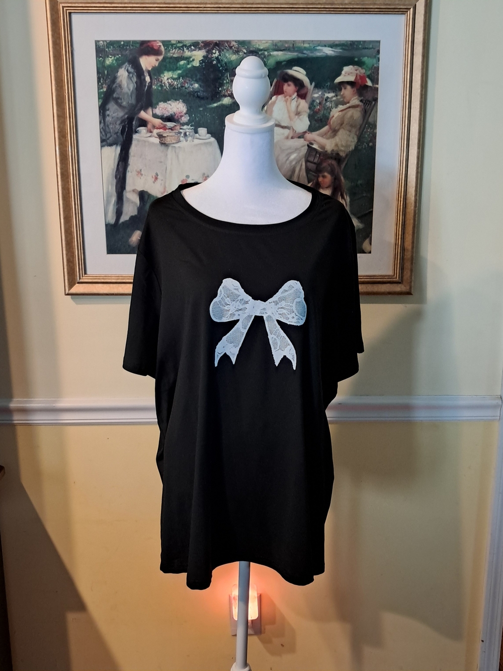 Shein Black Tee with White Lace Bow Graphic Size 4X